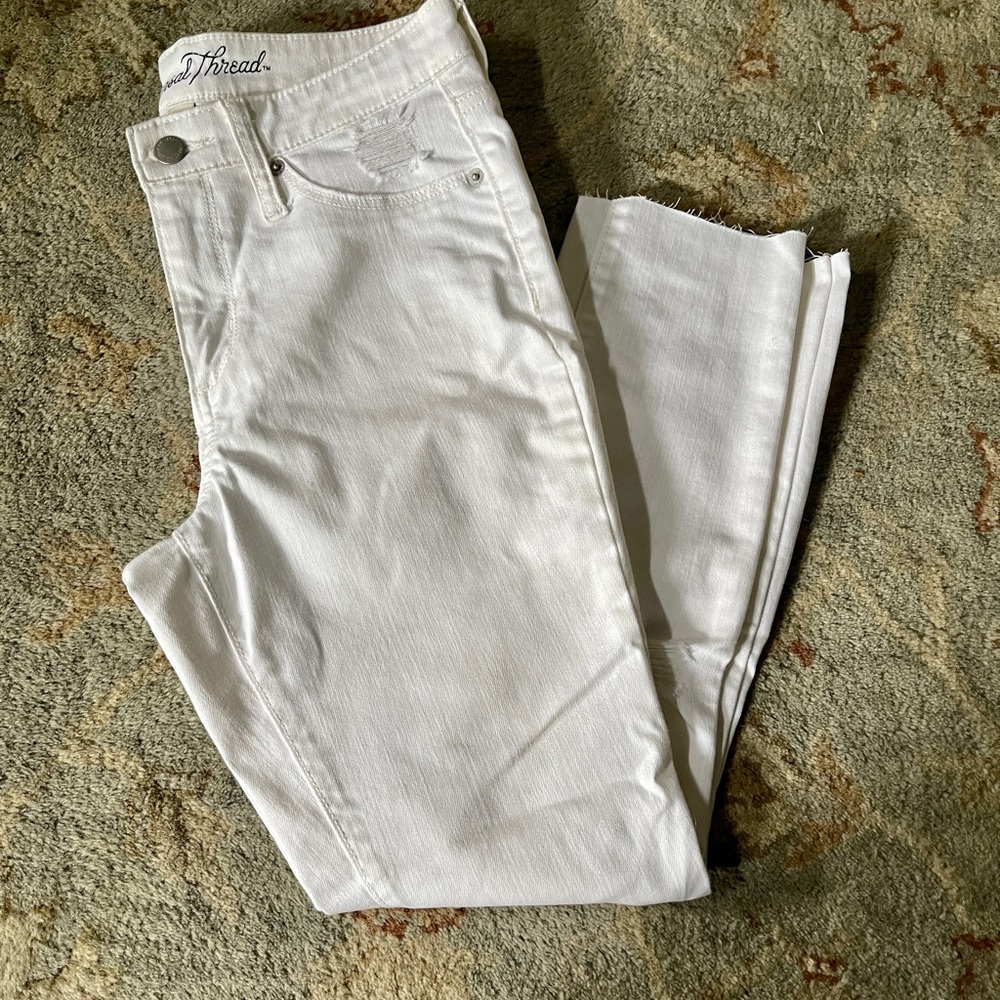 White Vintage Thread Distressed Jeans